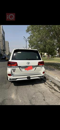 تۆیۆتا لاند کروزەر
